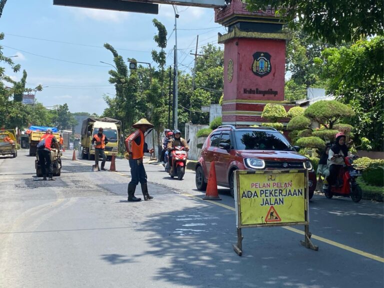 Pemerintah Kota Blitar Kebut Perbaikan Jalan Berlubang Jelang Arus Mudik Lebaran