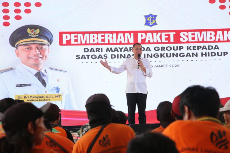 Pemkot Surabaya Bagikan 5000 Bingkisan Sembako Ramadan dari Mayapada Group kepada Satgas DLH