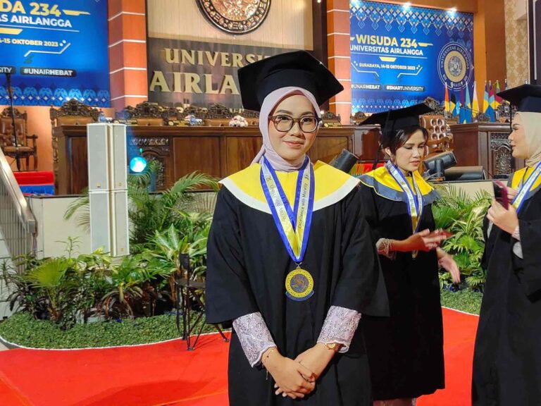 Kisah Inspiratif Yulia Mega, Alumni UNAIR yang Raih Beasiswa LPDP