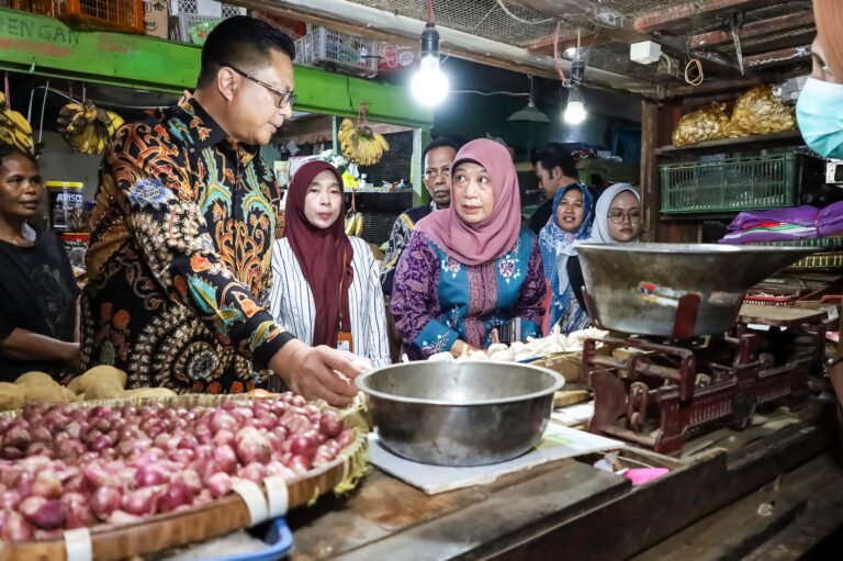 DKPP Surabaya dan NFA Uji Keamanan Pangan di Pasar Genteng Baru