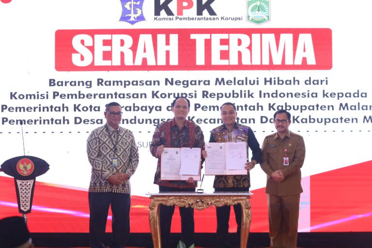 Terima Barang Rampasan Negara dari KPK, Wali Kota Eri Cahyadi Optimalkan untuk Kesejahteraan Rakyat