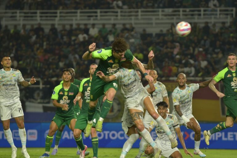 Persebaya Bungkam Persib Bandung 4-1