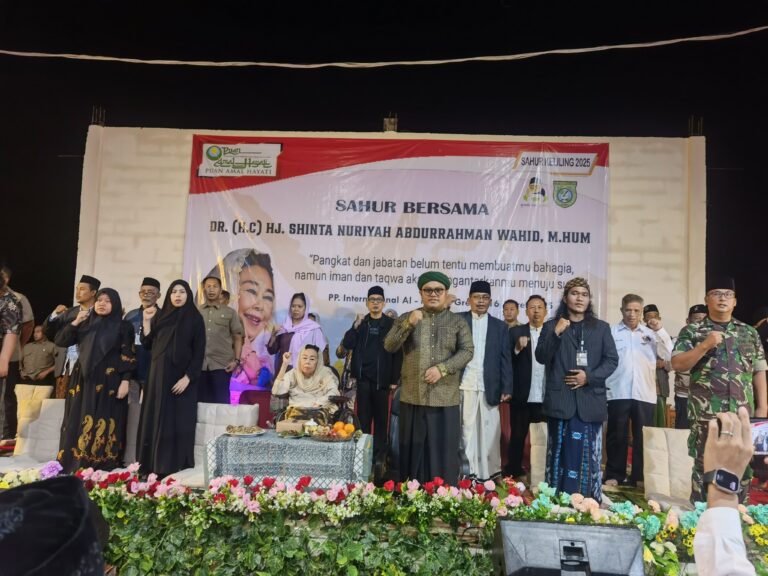 Sahur Bersama Bu Nyai Shinta Wahid di Gresik