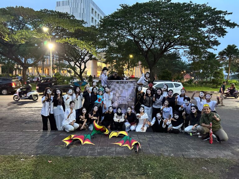 Diapresiasi Cak Hasan, Peringatan Hari Pantomim Sedunia di Unesa Diwarnai Pertunjukan Kreativitas Mahasiswa