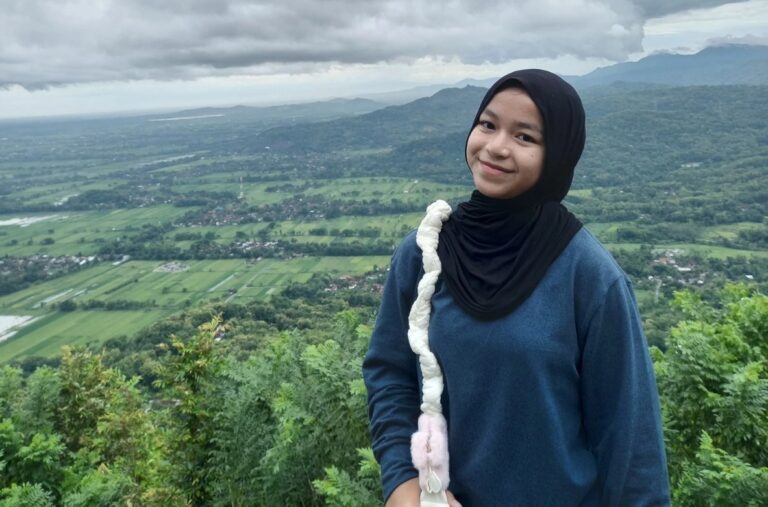 Nadya Zhafira, 15 Tahun Raih Farmasi Unair Lewat Akselerasi