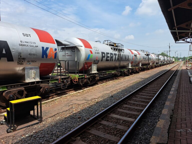 Dukung Kelancaran Lebaran, KAI Daop 8 Surabaya Jamin Pasokan BBM Aman dan Tepat Waktu