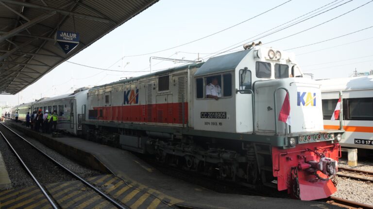 KAI Commuter Siapkan 51 Perjalanan Commuter Line untuk Layani Lonjakan Pengguna di Wilayah 8 Surabaya