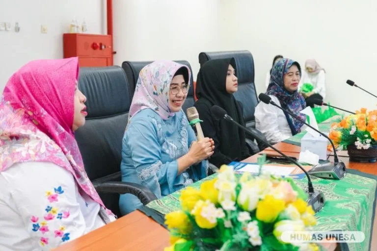 DWP Unesa Berbagi Santunan Pendidikan dan Helat Syiar Ramadan Bersama Ning Umi Laila