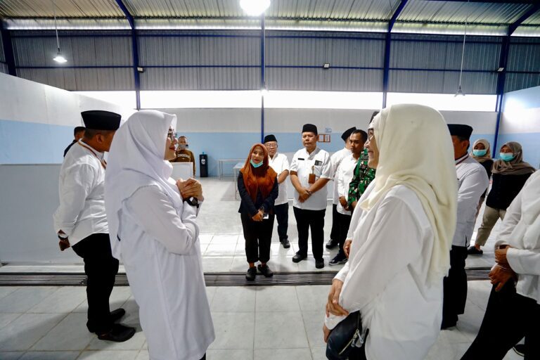 Bupati Ipuk Tinjau Dapur Makan Bergizi Gratis, Pastikan Standar Terjaga