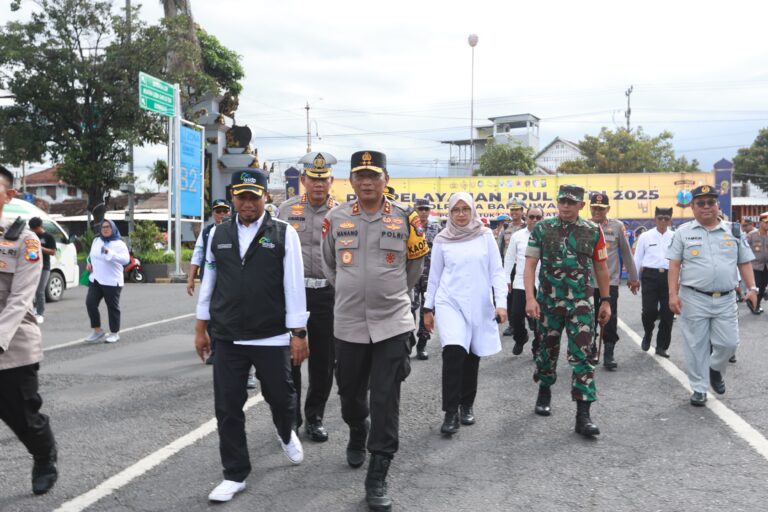 Pantau Arus Balik di Banyuwangi, Kapolda Jatim: Puncak Diprediksi Sabtu dan Minggu