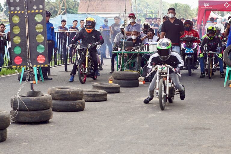 Ratusan Dragster Jatim Adu Akselerasi di Kejurprov Drag Bike Banyuwangi 2025