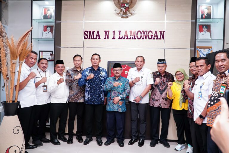 Mendikdasmen Tinjau Program MBG di Lamongan