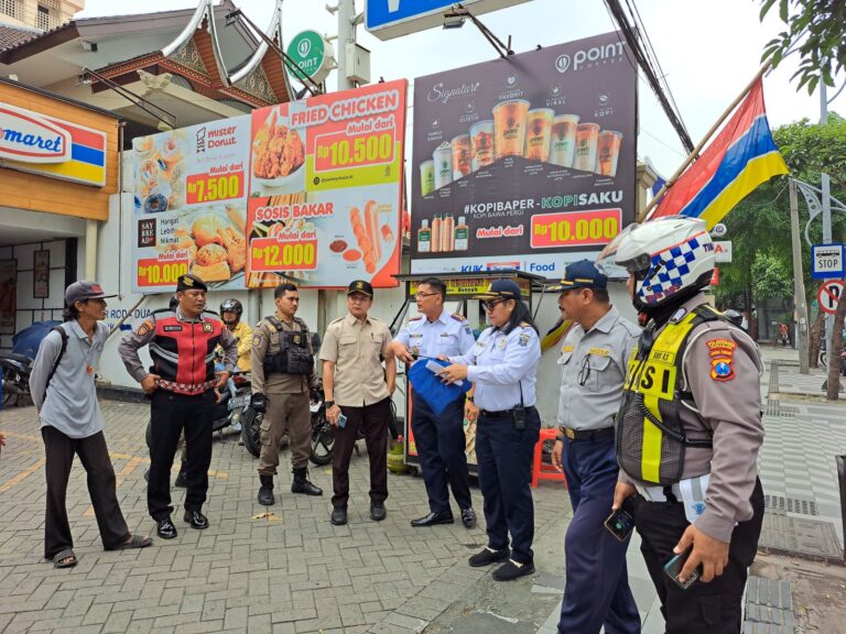 Pemkot Surabaya Tindak 18 Jukir Liar di 16 Titik Toko Modern
