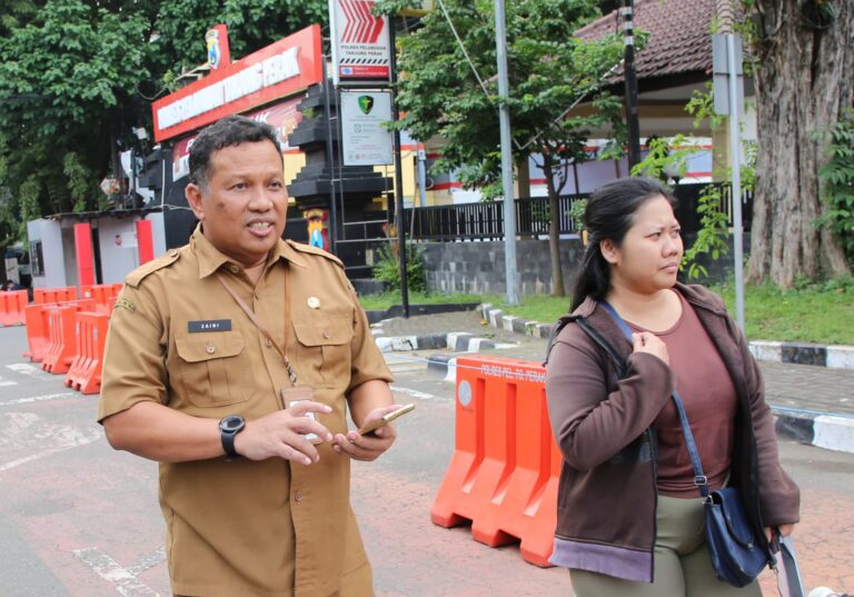 Didampingi Pemkot Surabaya, Eks Karyawan Resmi Lapor Polisi soal Dugaan Penahanan Ijazah