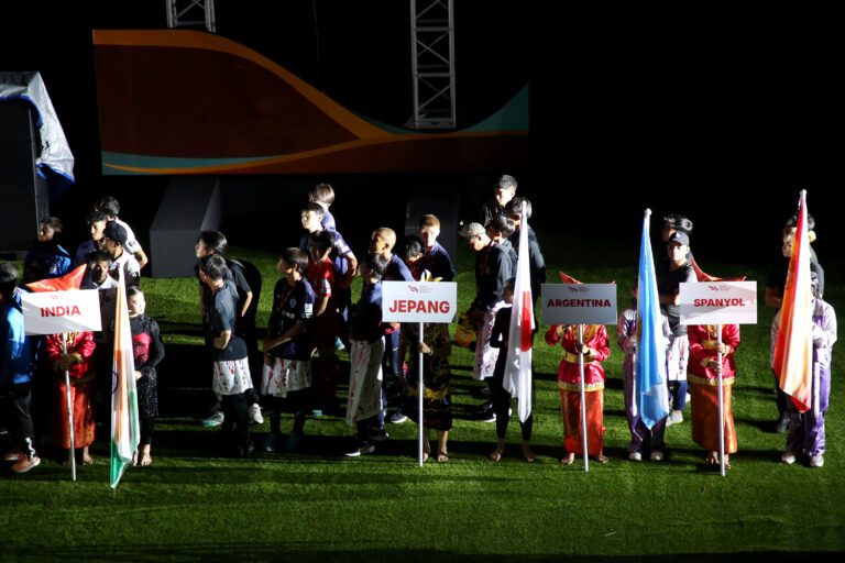 Gemuruh GBT Surabaya Sambut Pembukaan Barati Cup International 2025