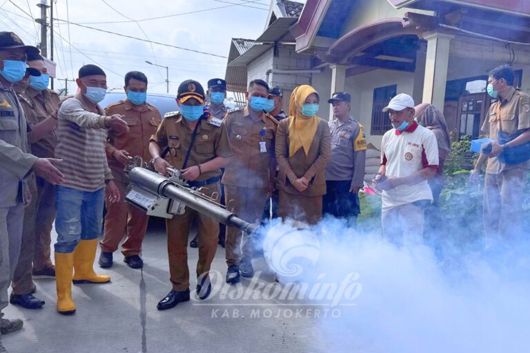 Cegah DBD, Pemkab Mojokerto Lakukan Fogging di Dusun Mungkut dan Desa Bendunganjati