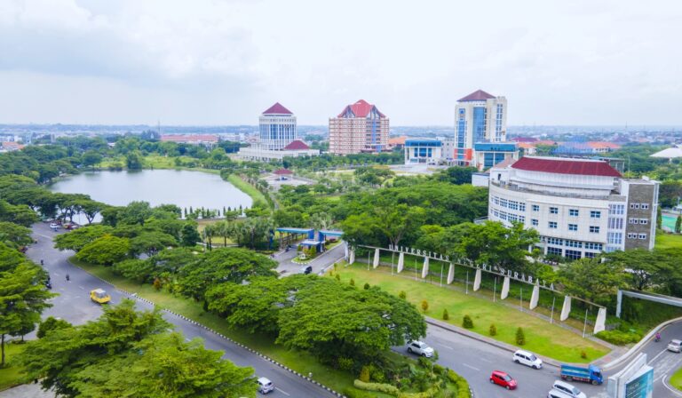 Unesa Duduki Peringkat 601+ THE AUR 2025, Skor Research Environment dan Industry Meningkat