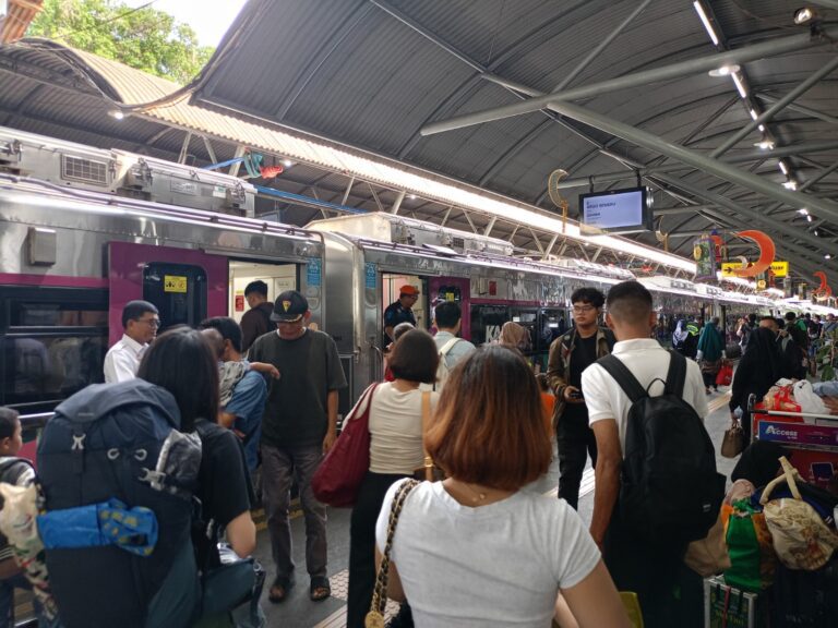 Hingga Hari Kedua Lebaran, 75.483 Penumpang Gunakan Kereta Api di Wilayah Daop 8 Surabaya