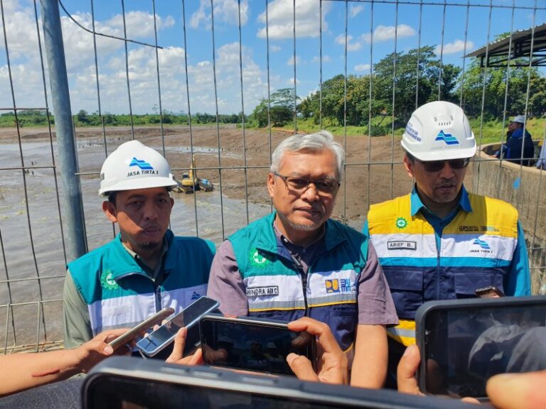 Flushing Dimulai ; Perum Jasa Tirta I Targetkan 500 Ribu Meter Kubik Sedimen Terbuang dari Bendungan Wlingi dan Lodoyo
