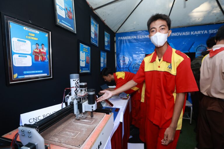 Berbagai Karya Inovasi Teknolongi karya Pelajar Banyuwangi Tampil di Peringatan Hardiknas 