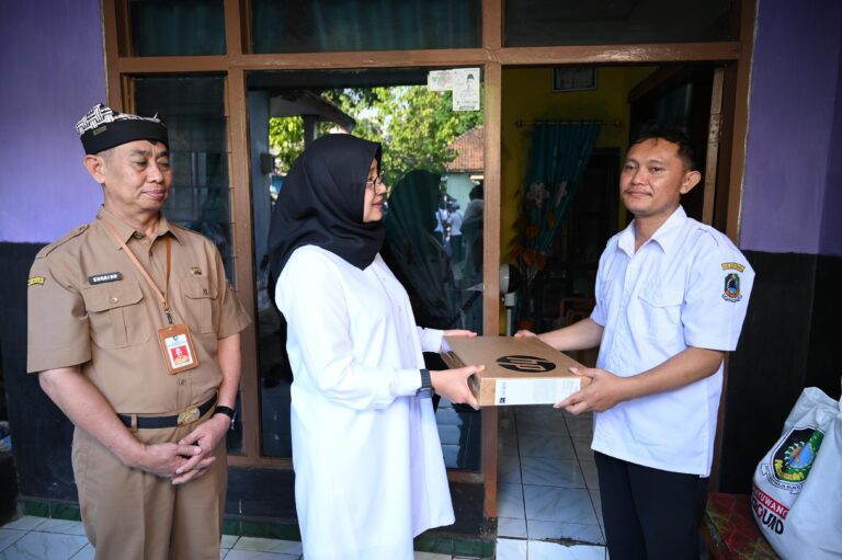 Apresiasi Ipuk Terhadap Perjuangan Agus, Guru Muda yang Entaskan Anak Putus Sekolah di Pelosok Banyuwangi