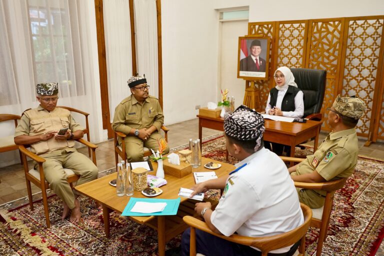 Rapat Dengan Bupati Ipuk, Wamenpar Dorong Optimalisasi Konektivitas Pariwisata Banyuwangi-Bali