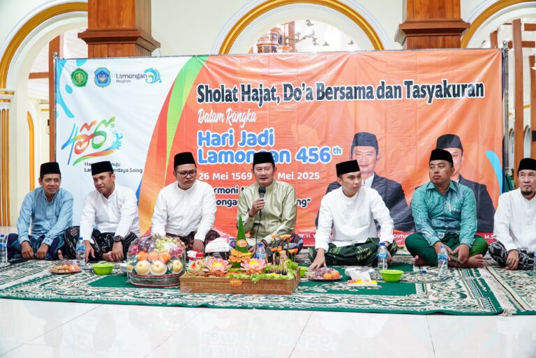 Jelang Puncak HJL 456, Warga Lamongan Tunaikan Sholat Hajat