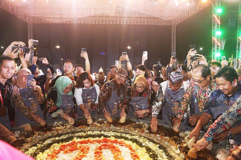 Kemenpar RI Puji Konsistensi Surabaya Gelar Festival Rujak Uleg