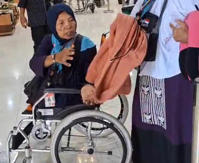 Cerita Muayatur Rohmah, Jemaah Haji Disabilitas dari Jember Berangkat ke Tanah Suci