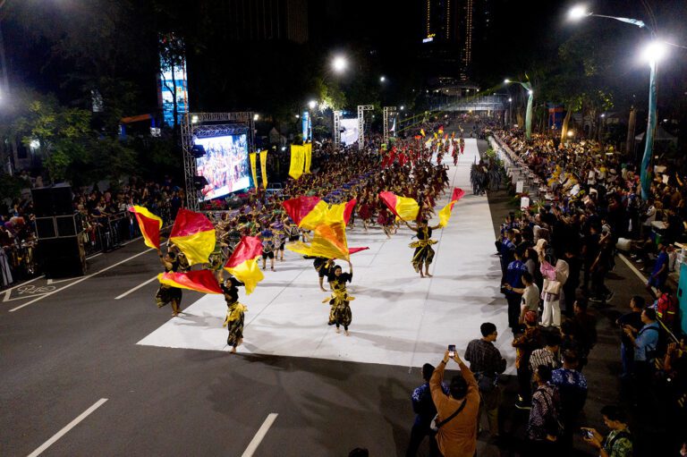 Kemeriahan Karnaval Budaya Tutup Rangkaian Munas VII APEKSI 2025