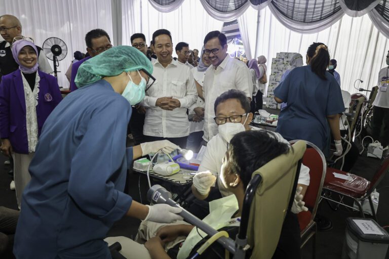 Sinergi Semarakkan HJKS ke-732, Pemkot Surabaya Gelar Baksos Terintegrasi dan Donor Darah Bersama PDGI