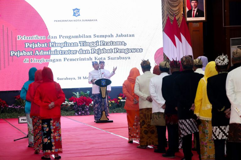 Pemkot Surabaya Lantik 223 Pejabat Bertepatan dengan HJKS ke-732