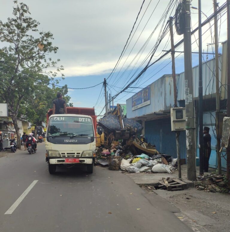 Jangan Ragu Melapor! DLH Surabaya Siap Respons Cepat Tumpukan Sampah