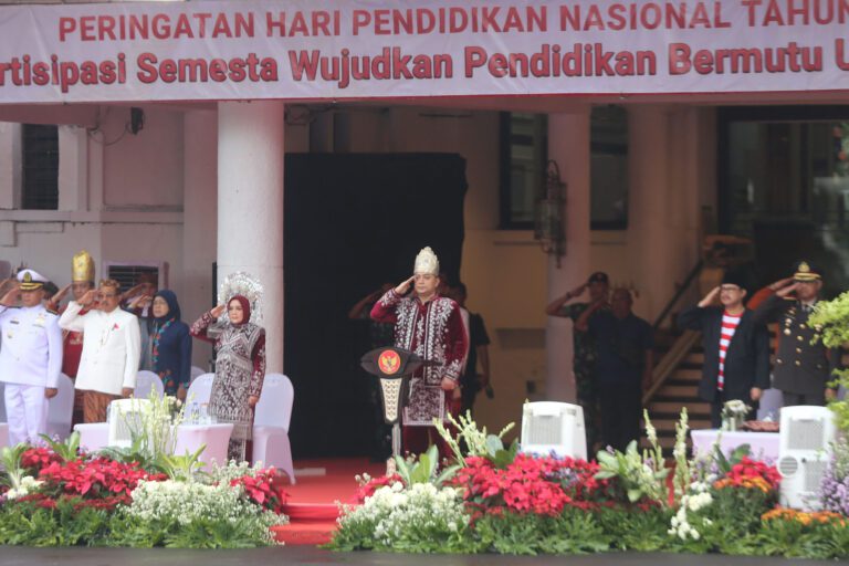 Hardiknas di Surabaya: Wali Kota Eri Cahyadi Tekankan Pendidikan Berkarakter dan Pemerataan