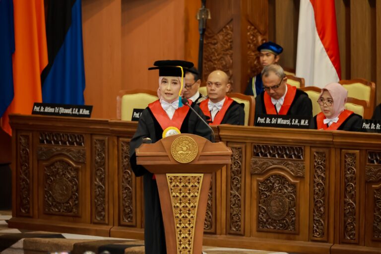 Dikukuhkan Menjadi Guru Besar, Prof Aktieva Tawarkan Pendekatan Humanity dalam Hukum Internasional