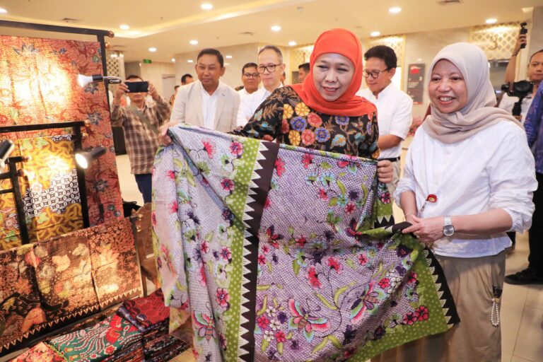 Gubernur Khofifah Komitmen Bersama OJK Sukseskan Program Pemerintah Pusat, Kolaborasi dan Sinergi Jadi Kunci Kemajuan Ekonomi Jatim,Catatkan Pertumbuhan Ekonomi 5% di Kuartal I 2025, Jatim Ungguli Nasional