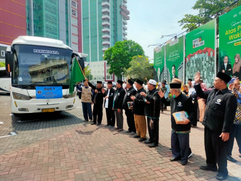 Muhammadiyah Surabaya Berangkatkan 125 Jamaah Haji KBIHU