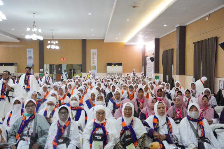 Lepas Keberangkatan Kloter 62 Menuju Bandara Juanda, Direktur Bina Haji dan Umrah Kemenag Pesankan 3 Hal