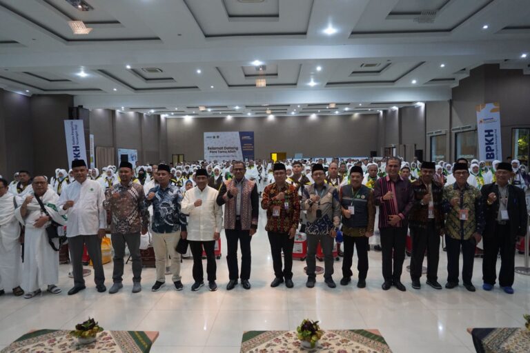 Lepas Kloter 74, Wakil Gubernur NTT Pesankan Sikap Sabar, Ikhlas, dan Pengertian Saat Ibadah Haji