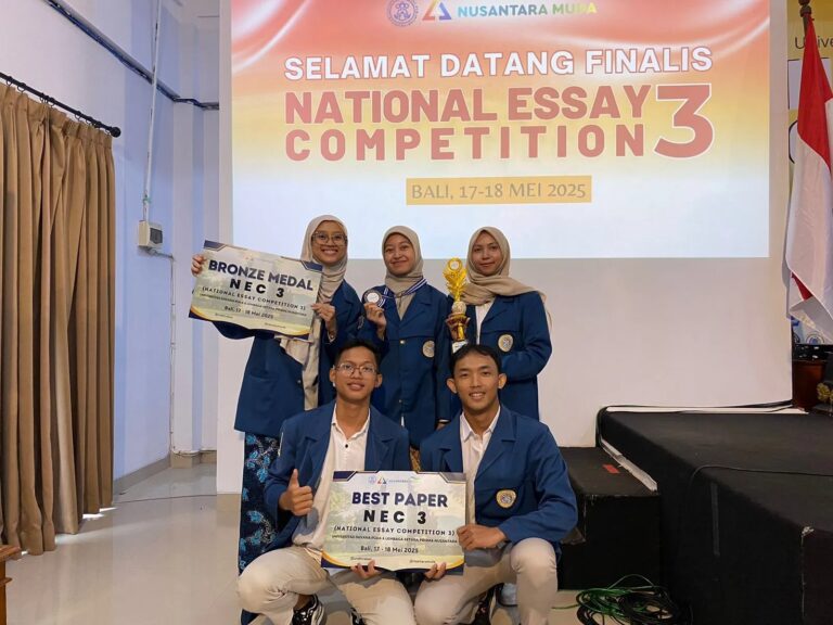 Mahasiswa FEB UNAIR Raih 2 Penghargaan di National Essay Competition