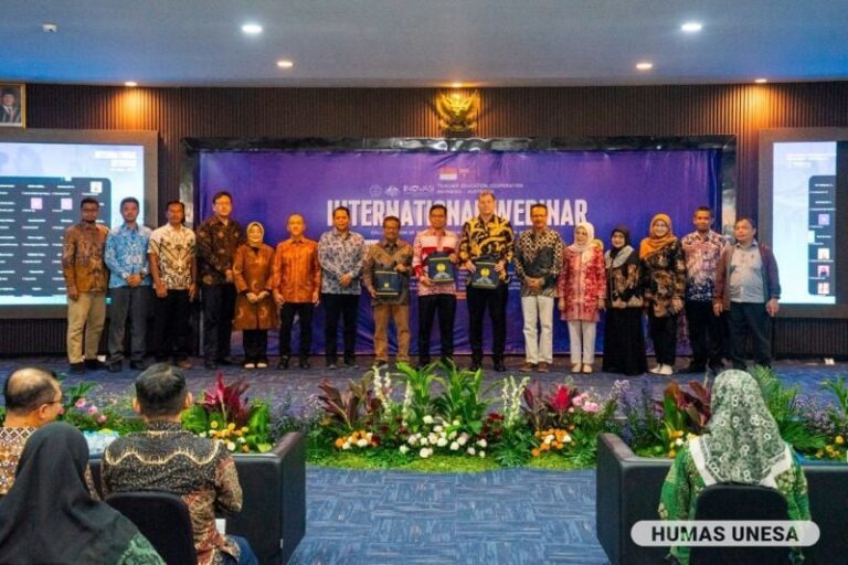 Unesa Tuan Rumah Webinar Internasional PGIA; Sinergi Tingkatkan Mutu Pendidikan Guru Indonesia dan Australia