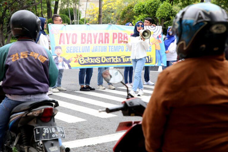 Pemkot Surabaya Sosialisasi Pembayaran PBB On The Street: Ingatkan Warga Batas Akhir Pembayaran 31 Mei 2025