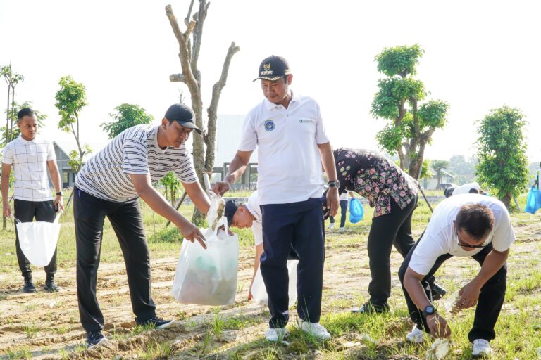 Aksi Bersih Sampah Peringati HLHS 2025