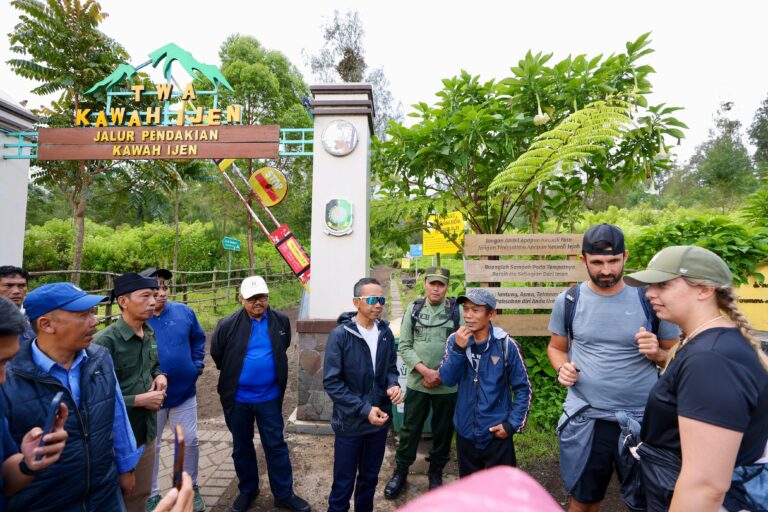 Besok, Ijen Tutup Sehari untuk Kegiatan Pembersihan Lingkungan 