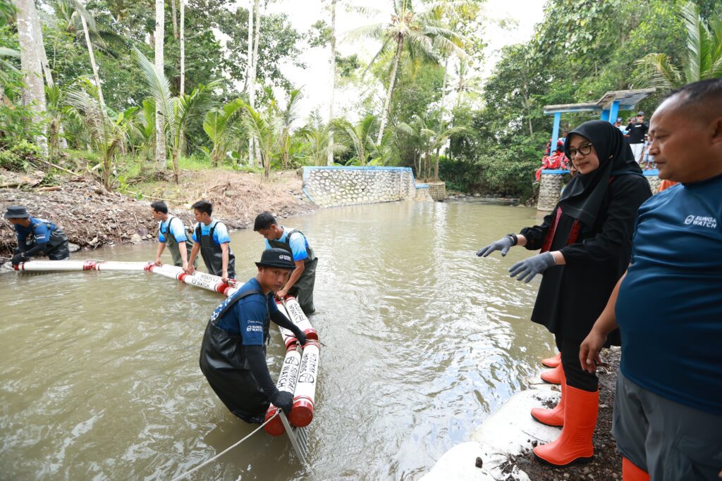 Bupati Ipuk meluncurkan Sekardadu 2025 di area Sungai Talun Bayun, Desa Bedewang, Kecamatan Songon, pada 19 Juni 2025.