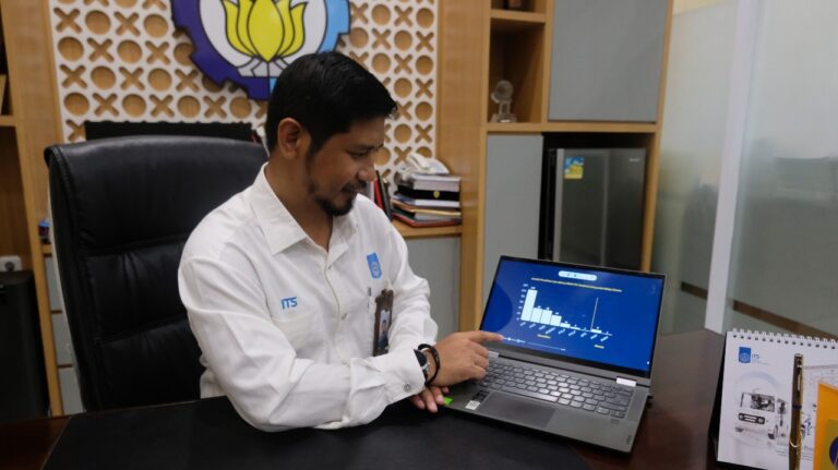 Direktur Riset dan Pengabdian kepada Masyarakat (DRPM) ITS Fadlilatul Taufany ST PhD saat menjelaskan jumlah penelitian dan pengabdian kepada masyarakat 2025 yang didanai