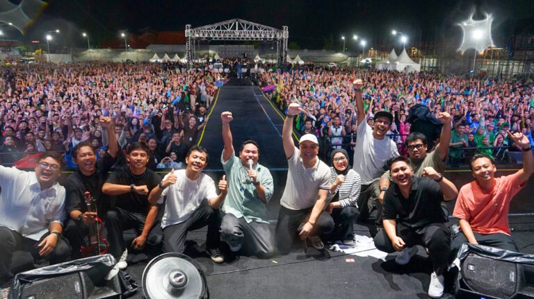 Guyon Waton Meriahkan Puncak HJKS ke 732, Warga Tetap Antusias Meski Hujan