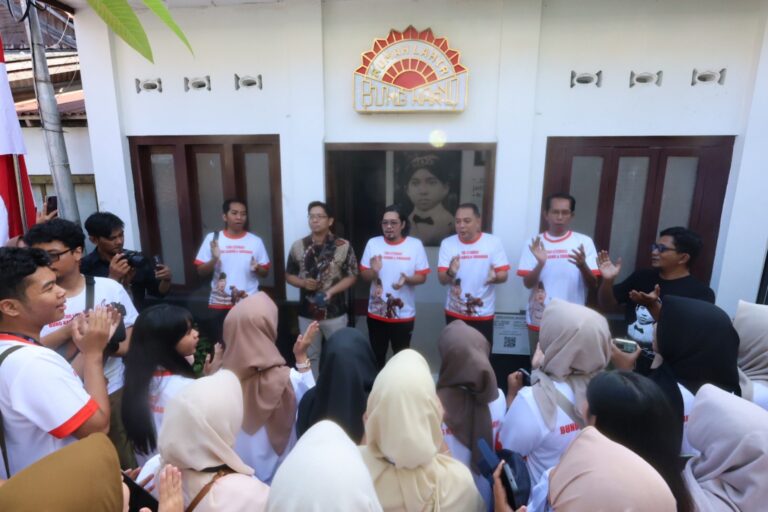 Belajar dari Soekarno, Pemuda Jawa Timur Telusuri Jejak Sang Proklamator Lewat Tur Literasi