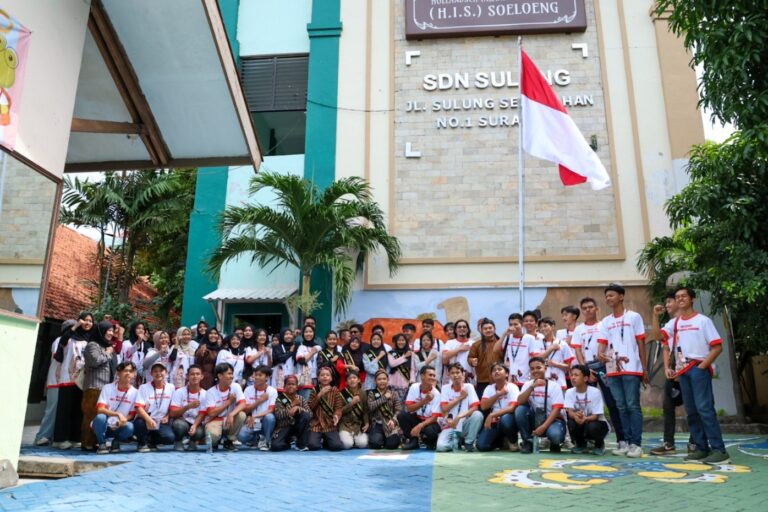 Tur Literasi Bung Karno, Wali Kota Eri Cahyadi Ajak Ratusan Pelajar Teladani Jejak Sejarah di Surabaya dan Blitar