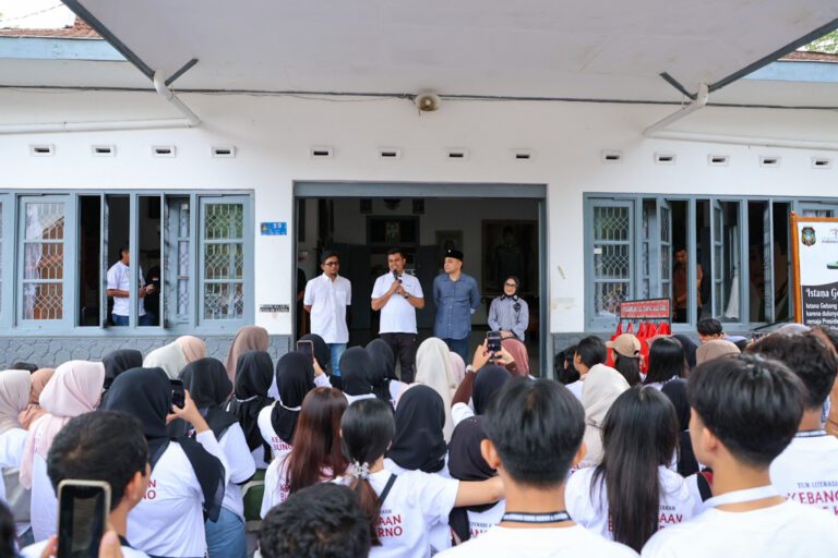 Walikota Blitar Apresiasi Tur Literasi Bung Karno Gagasan Walikota Surabaya, Ajak Pelajar Teladani Semangat Proklamator RI